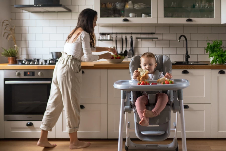 Momi Luxuria Dark Grey Kinderstoel KRKA00004 11 Momi Luxuria Dark Grey Kinderstoel KRKA00004 - Afbeelding 9