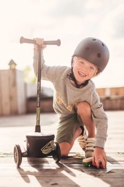 Scoot And Ride Green Lines Highwaykick 2 Step SR-96525 -Mini Wereld Verkoop Scoot and Ride Green Lines Highwaykick 2 Step SR 96525 .sfeer 3