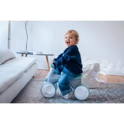 Momi Tobis Pink Ride-On Bubbles Loopfiets ROBI00042 -Mini Wereld Verkoop momi tobis loopfiets sfeer2